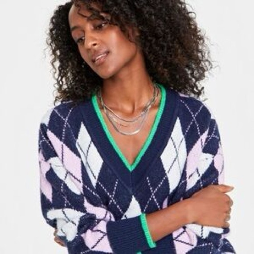 On 34th Women's Argyle V-Neck Drop-Shoulder Sweater. - Picture 3 of 16